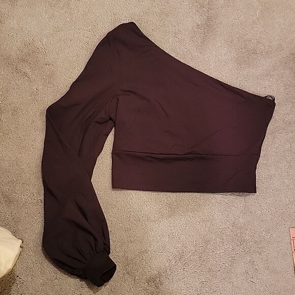 Susana monaco one sleeve cropped top wine color size med - Picture 2 of 8